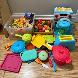 Massive play food/kitchen lot